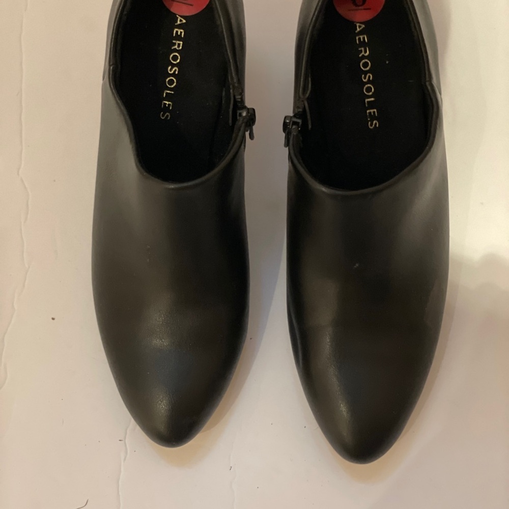 AEROSOLES Women’s Classic Black booties